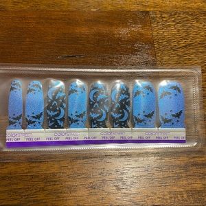 Color Street Bats Amore